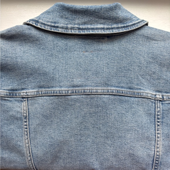 Levi's Original Trucker Denim Jacket in Medium Blue Jean Wash | Women’s Plus 2X - Picture 10 of 15